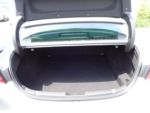 マツダ　ＭＡＺＤＡ３　セダン