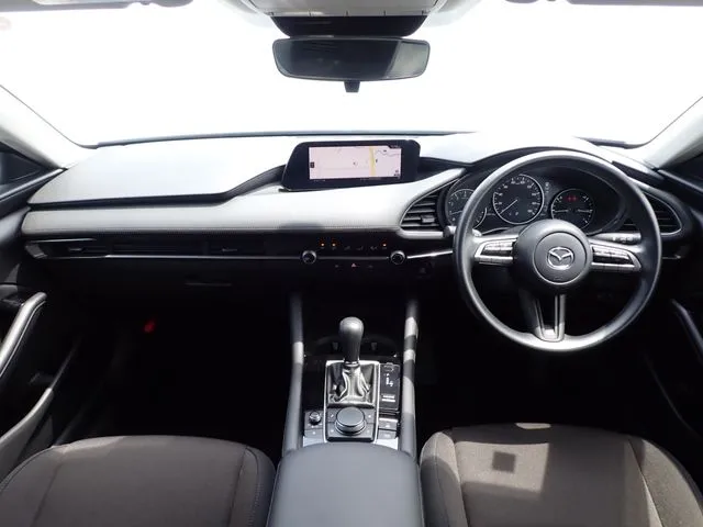 マツダ　ＭＡＺＤＡ３　セダン