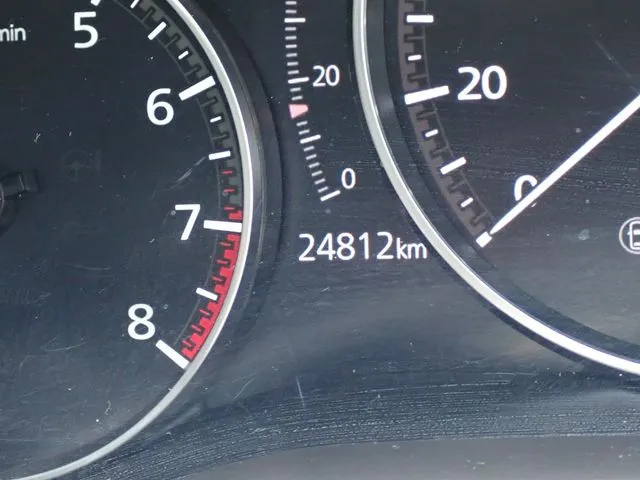 マツダ　ＭＡＺＤＡ３　セダン