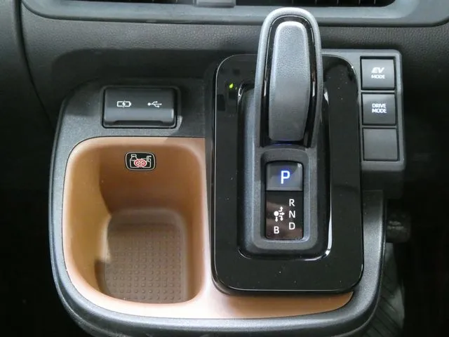 シエンタ ハイブリッド(トヨタ)の車両写真