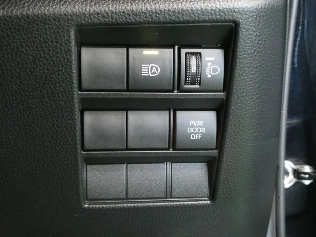 ヴォクシー(トヨタ)の車両写真