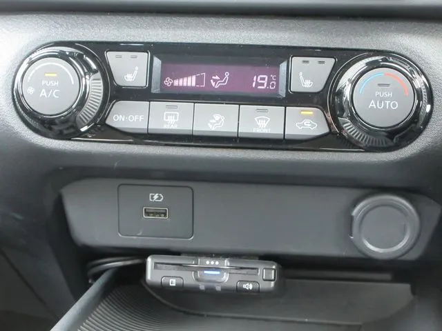 ノート(ニッサン)の車両写真