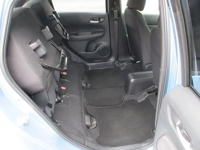 フィット 4WD(ホンダ)の車両写真