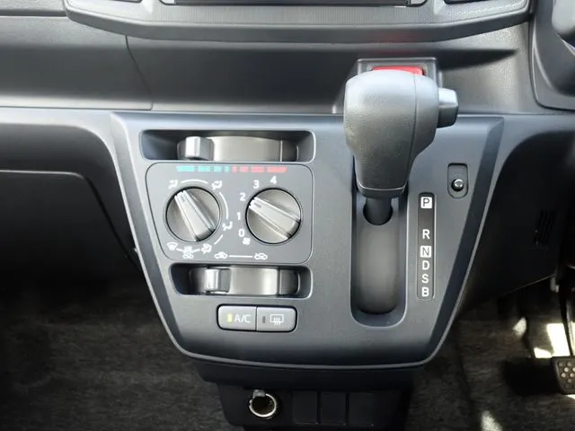 ミラ イース(ダイハツ)の車両写真