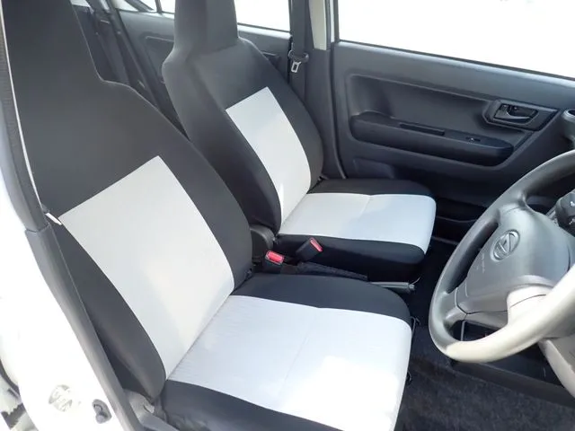 ミラ イース(ダイハツ)の車両写真