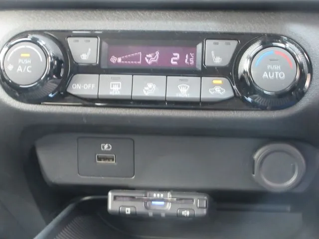ノート(ニッサン)の車両写真