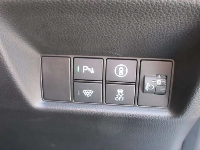 ホンダ　フィット　４ＷＤ