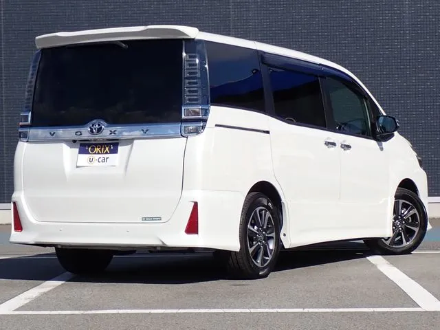 ヴォクシー(トヨタ)の車両写真