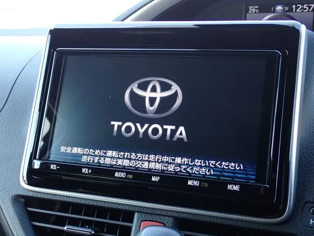 ヴォクシー(トヨタ)の車両写真