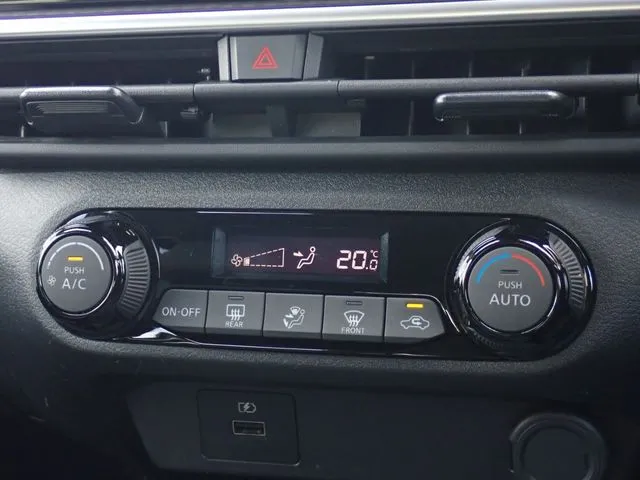 ノート(ニッサン)の車両写真
