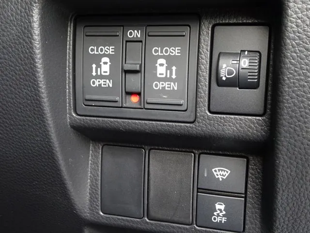 ステップワゴン 4WD(ホンダ)の車両写真