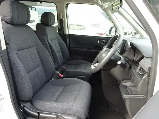 ステップワゴン 4WD(ホンダ)の車両写真