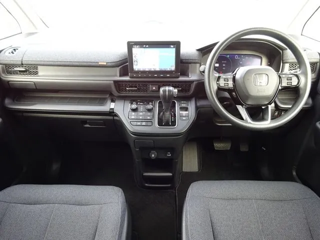 ステップワゴン 4WD(ホンダ)の車両写真