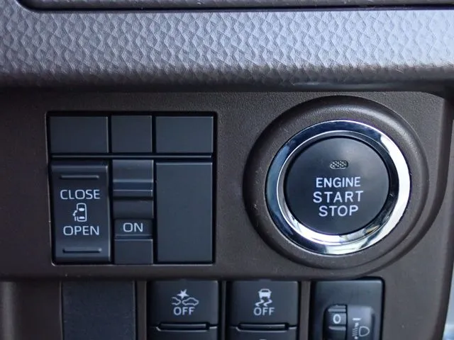 ダイハツ　トール　４ＷＤ