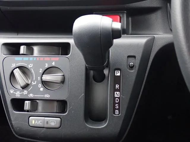 ミラ イース(ダイハツ)の車両写真
