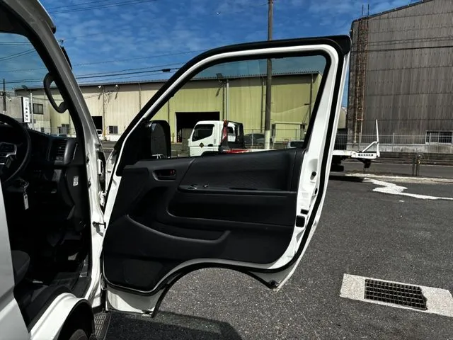 トヨタ　ハイエースバン　１．２５ｔ　２ＷＤ