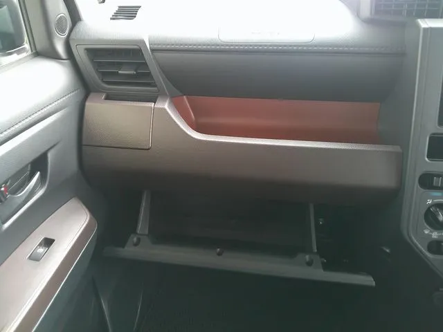 トヨタ　タンク　４ＷＤ