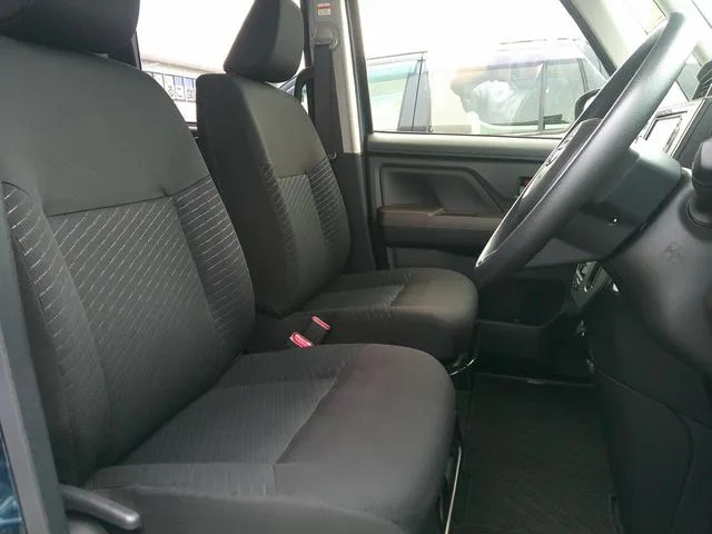 トヨタ　タンク　４ＷＤ