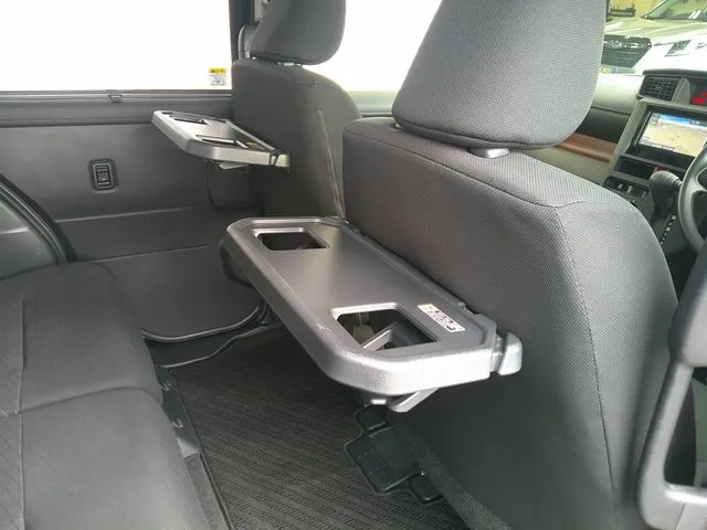 トヨタ　タンク　４ＷＤ