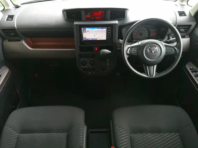 トヨタ　タンク　４ＷＤ