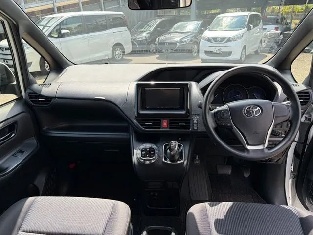 ノア ハイブリッド(トヨタ)の車両写真