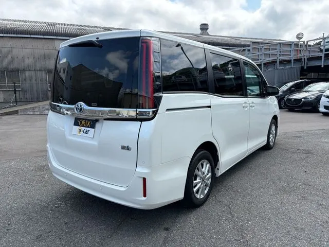 ノア ハイブリッド(トヨタ)の車両写真