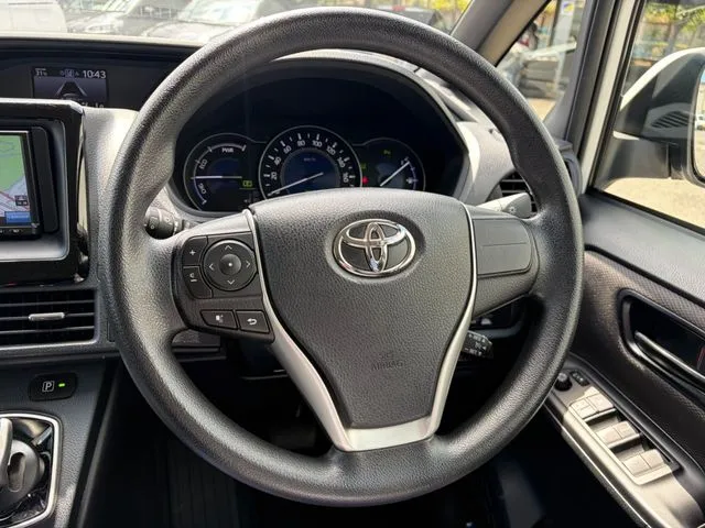 ノア ハイブリッド(トヨタ)の車両写真