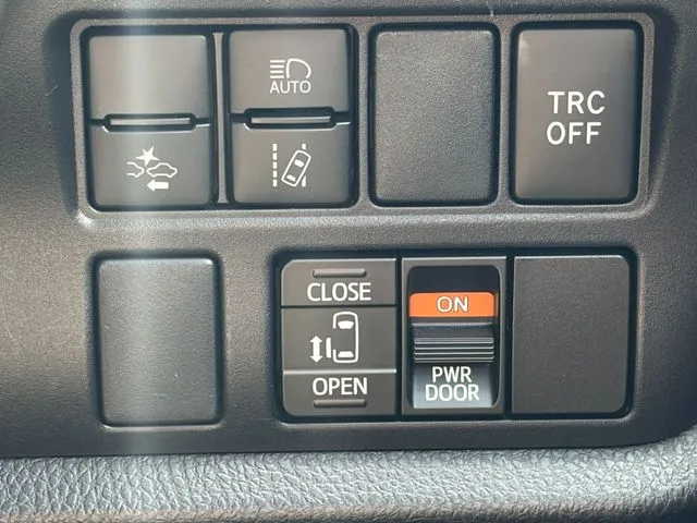 ノア ハイブリッド(トヨタ)の車両写真