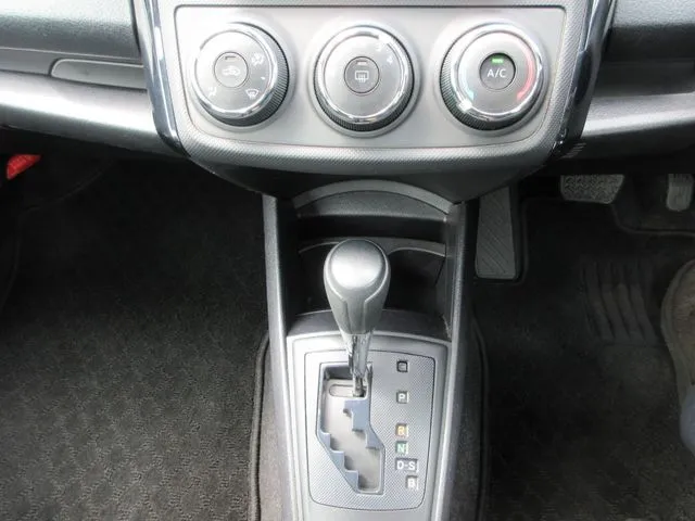 トヨタ　カローラアクシオ　４ＷＤ