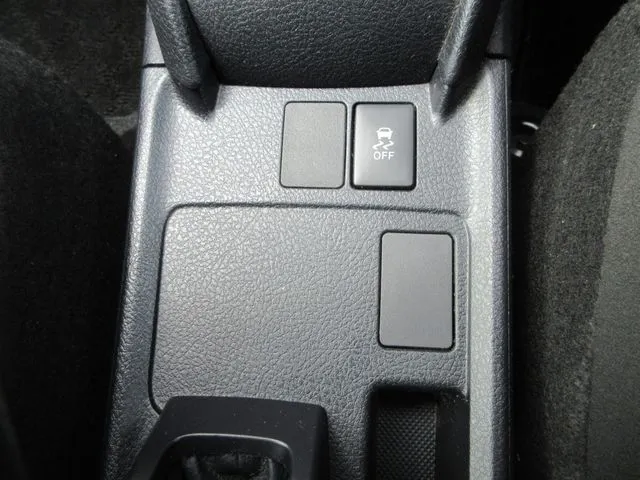 トヨタ　カローラアクシオ　４ＷＤ