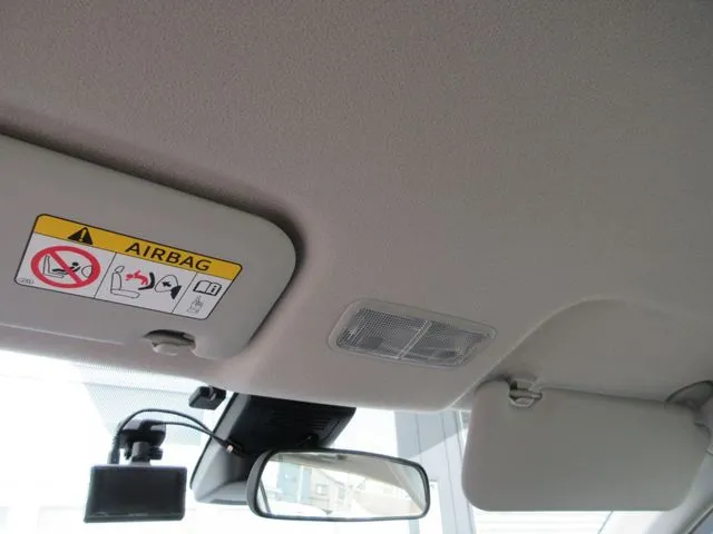 トヨタ　カローラアクシオ　４ＷＤ