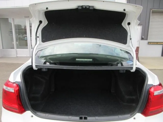 トヨタ　カローラアクシオ　４ＷＤ