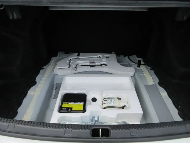 トヨタ　カローラアクシオ　４ＷＤ