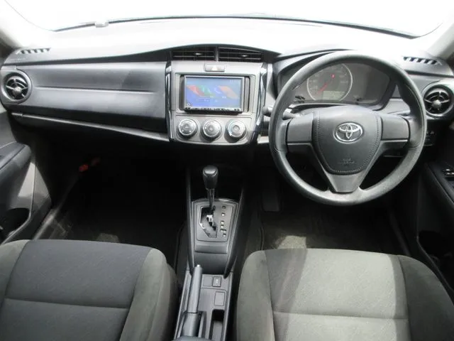 トヨタ　カローラアクシオ　４ＷＤ