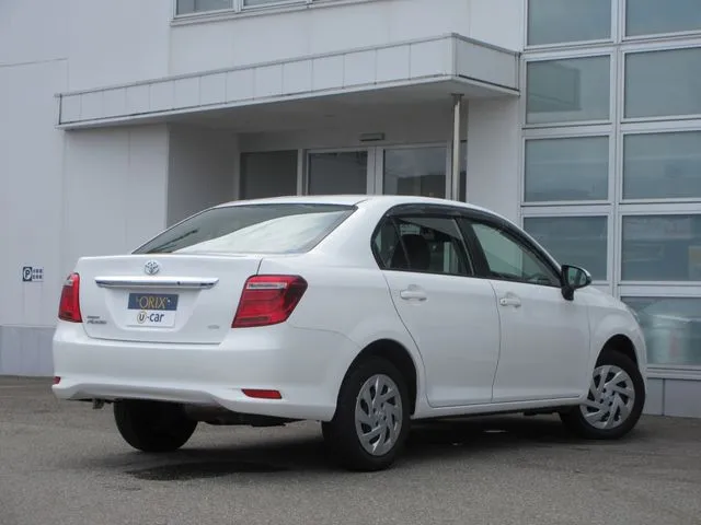 トヨタ　カローラアクシオ　４ＷＤ