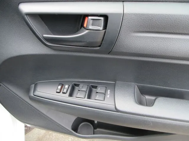 トヨタ　カローラアクシオ　４ＷＤ