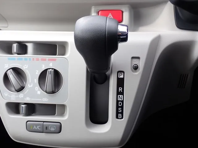 ミラ　イース　４ＷＤ（ダイハツ）の車両写真
