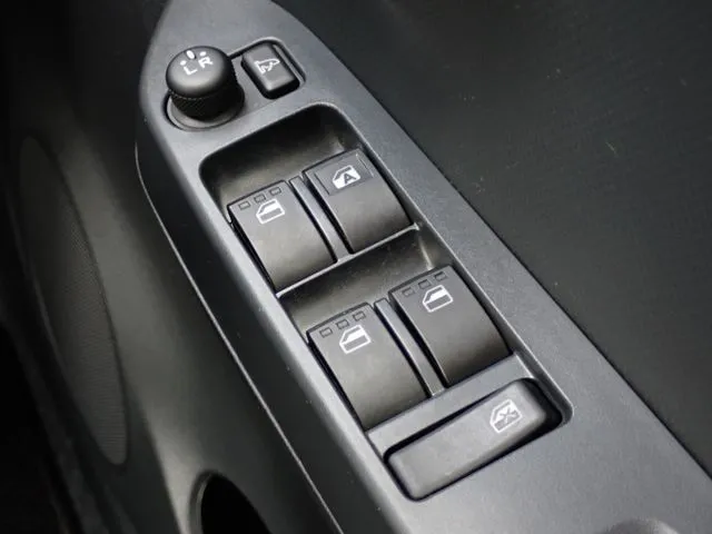 ミラ　イース　４ＷＤ（ダイハツ）の車両写真