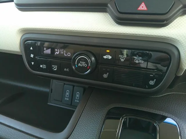 Ｎ　ＢＯＸ　４ＷＤ（ホンダ）の車両写真