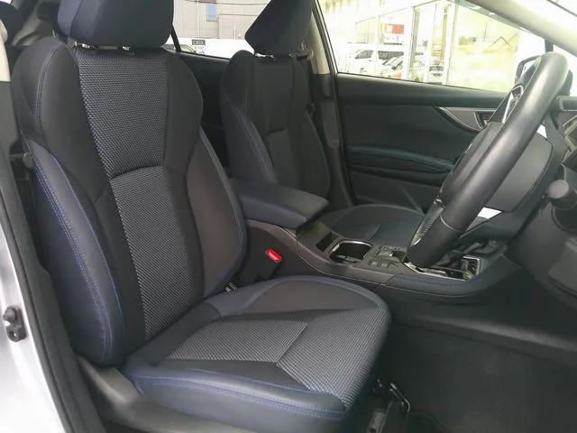 ＳＵＢＡＲＵ　ＸＶ　ハイブリッド（スバル）の車両写真