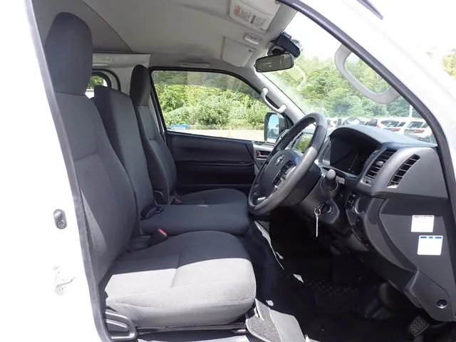 トヨタ　ハイエースバン　４ＷＤ