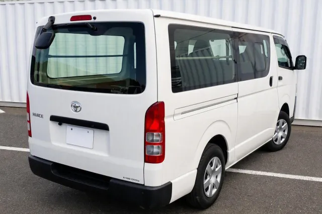 トヨタ　ハイエースバン　４ＷＤ