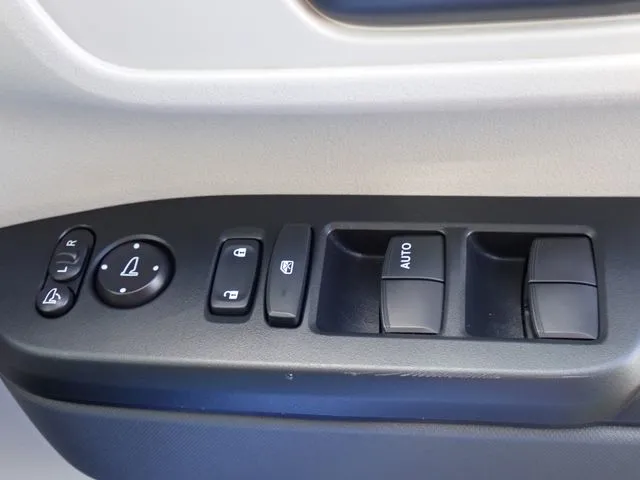 ホンダ　Ｎ　ＢＯＸ　４ＷＤ
