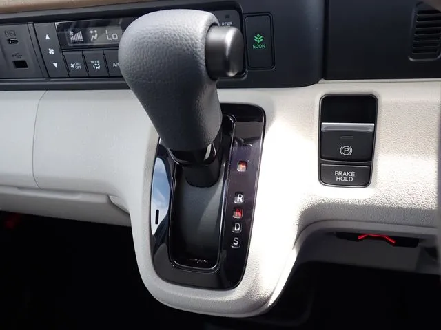 ホンダ　Ｎ　ＢＯＸ　４ＷＤ