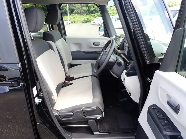 ホンダ　Ｎ　ＢＯＸ　４ＷＤ