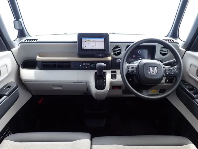 ホンダ　Ｎ　ＢＯＸ　４ＷＤ