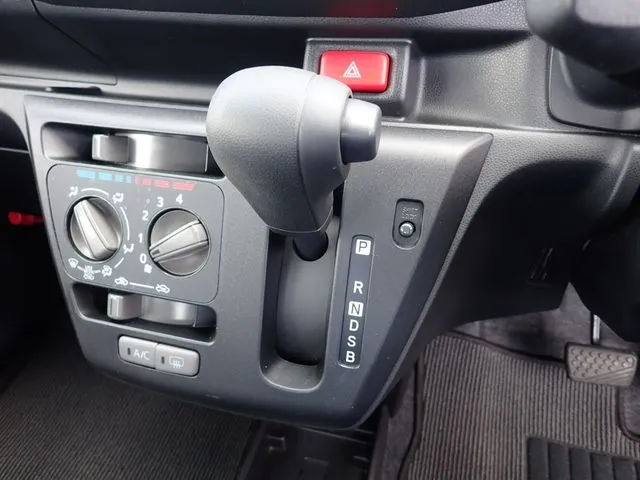 ミラ　イース（ダイハツ）の車両写真