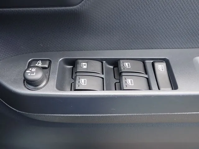 ミラ　イース（ダイハツ）の車両写真