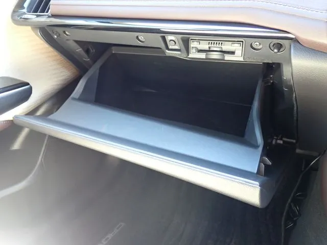 クラウン　セダン　ハイブリッド（トヨタ）の車両写真
