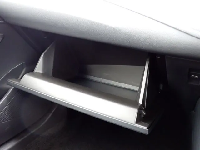 カローラ　セダン　ハイブリッド（トヨタ）の車両写真
